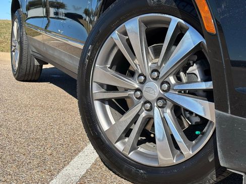 Used 2022 Cadillac XT5 Premium Luxury image 2