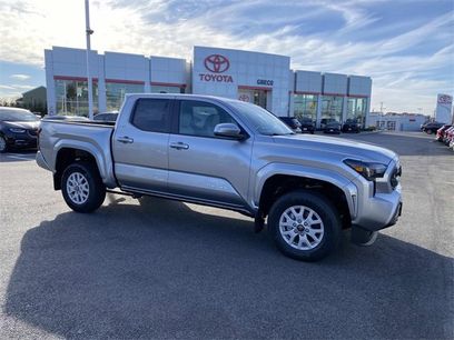 New 2025 Toyota Tacoma SR5