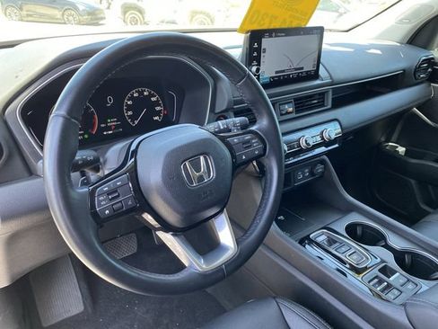 Certified 2025 Honda Pilot Touring image 18