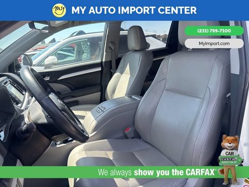 Used 2019 Toyota Highlander XLE AWD/4WD image 7