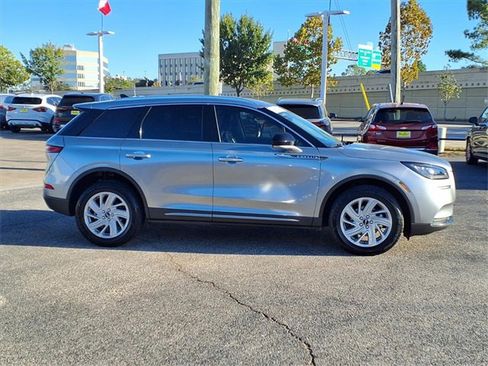 Certified 2021 Lincoln Corsair AWD image 23