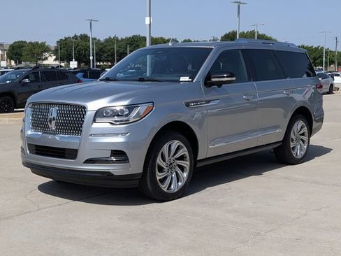 Used 2024 Lincoln Navigator Reserve AWD/4WD image 10