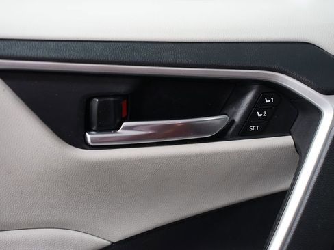 Certified 2021 Toyota RAV4 XLE Premium image 31