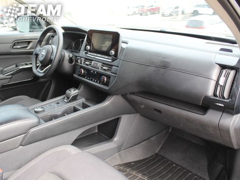 Used 2023 Nissan Pathfinder S image 28