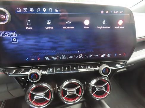 Used 2025 Chevrolet Blazer EV RS AWD/4WD image 34