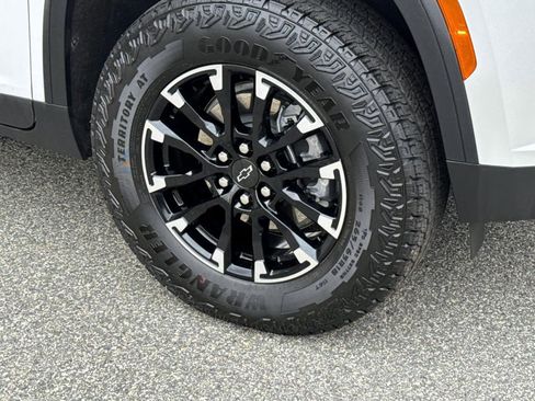 Used 2025 Chevrolet Traverse Z71 w/ Driver Confidence Package image 7