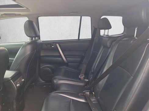 Used 2013 Toyota Highlander SE image 12