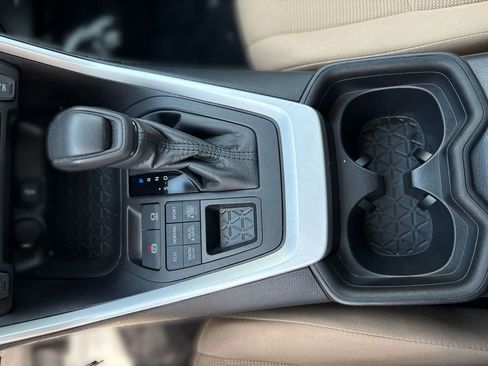 Used 2021 Toyota RAV4 LE w/ Carpet Mat Package (TMS) image 20