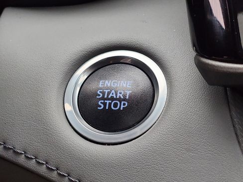 Used 2020 Toyota Highlander XLE image 23