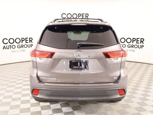 Used 2019 Toyota Highlander SE image 23