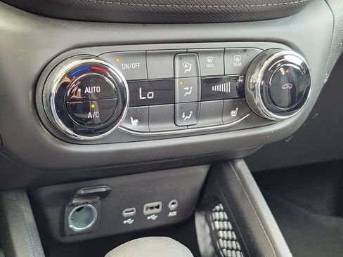 Used 2021 Chevrolet TrailBlazer LT w/ Convenience Package FWD image 26
