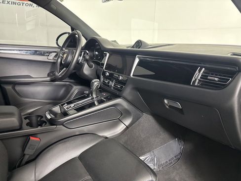 Used 2022 Porsche Macan w/ Premium Package Plus AWD/4WD image 31