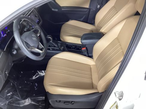 Used 2024 Volkswagen Tiguan SE w/ Panoramic Sunroof Package AWD/4WD image 27