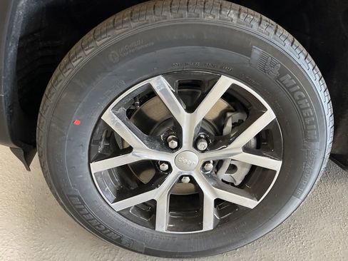 New 2025 Jeep Grand Cherokee L Limited w/ Luxury Tech Group II image 7