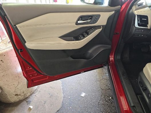 Used 2023 Nissan Rogue SL w/ SL Premium Package FWD image 9