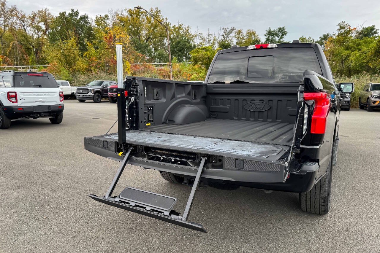 Used 2023 Ford F150 Lightning Platinum AWD/4WD image 23