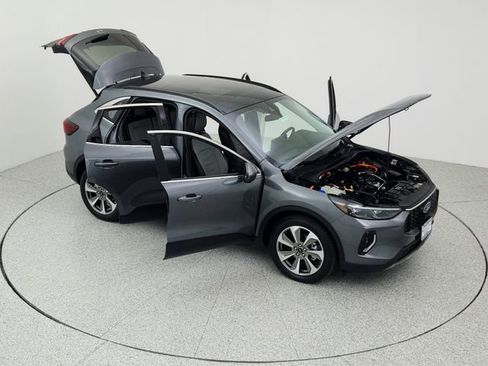 Used 2023 Ford Escape Platinum w/ Premium Technology Package image 26