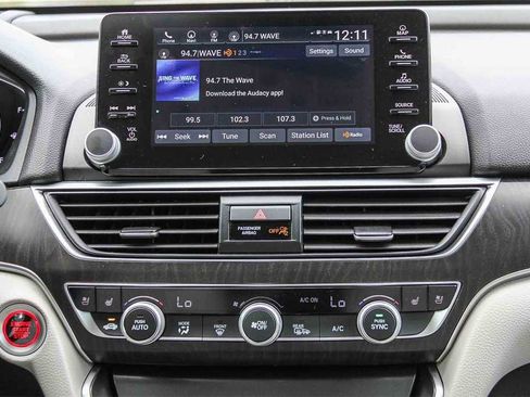 Used 2020 Honda Accord Touring image 15