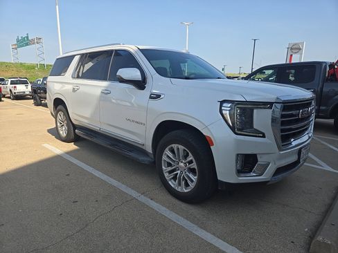 Used 2023 GMC Yukon XL SLT w/ SLT Premium Package RWD image 3