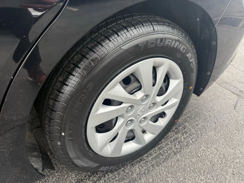 Used 2017 Hyundai Elantra SE image 23