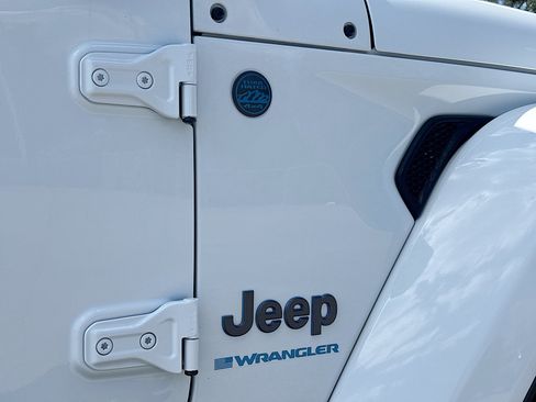 Used 2024 Jeep Wrangler High Altitude AWD/4WD image 11