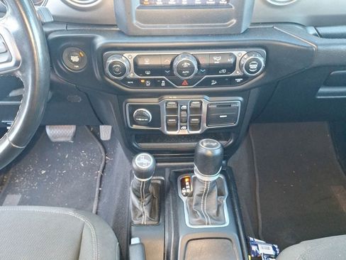 Used 2020 Jeep Wrangler Unlimited Sahara AWD/4WD image 14