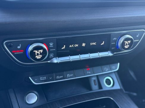 Used 2021 Audi Q5 Premium w/ Convenience Package image 16