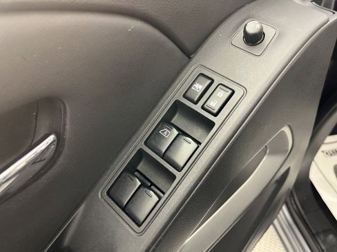 Used 2024 Nissan Frontier SV image 26