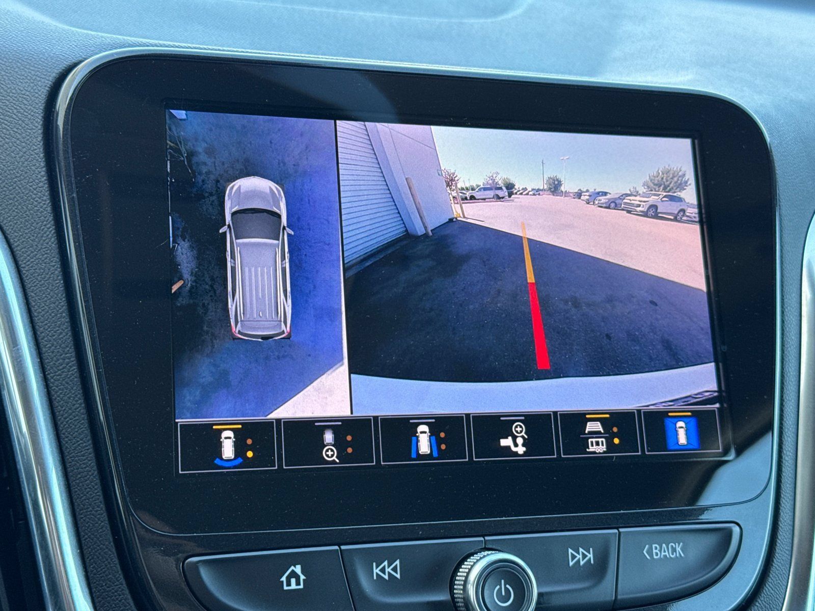 Used 2022 Chevrolet Equinox Premier AWD/4WD image 22