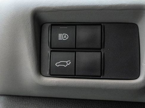 Used 2020 Toyota Highlander XLE AWD/4WD image 24