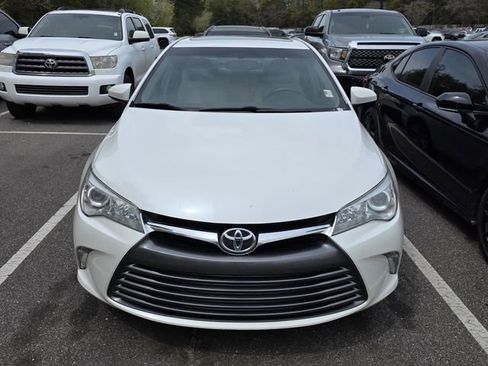 Used 2015 Toyota Camry XLE w/ Moonroof Package image 2