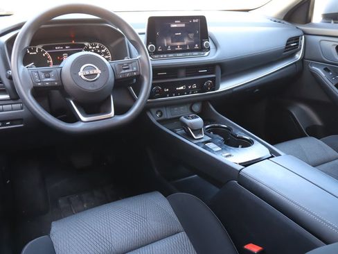 Used 2024 Nissan Rogue SV FWD image 4