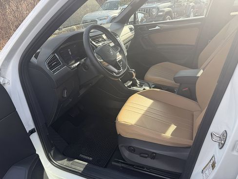 Used 2023 Volkswagen Tiguan SE image 10