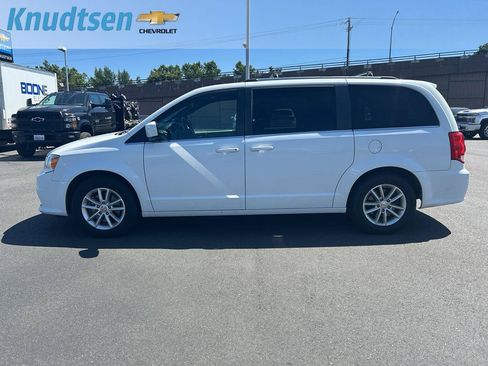 Used 2018 Dodge Grand Caravan SXT FWD image 4