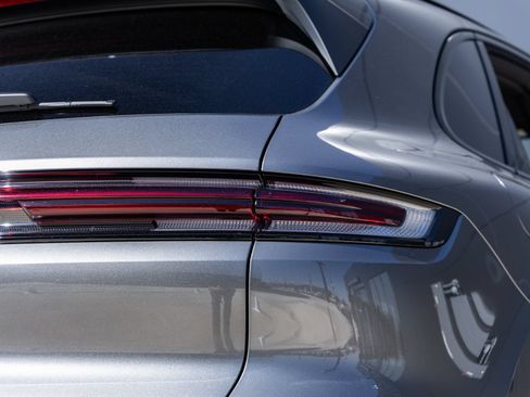 Certified 2026 Porsche Cayenne E-Hybrid AWD/4WD image 16