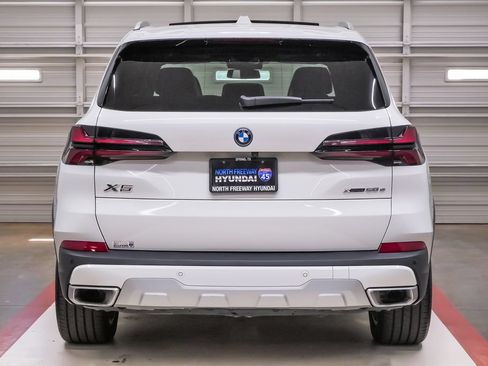 Used 2025 BMW X5 xDrive50e AWD/4WD image 7