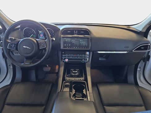 Used 2020 Jaguar F-PACE AWD/4WD image 10