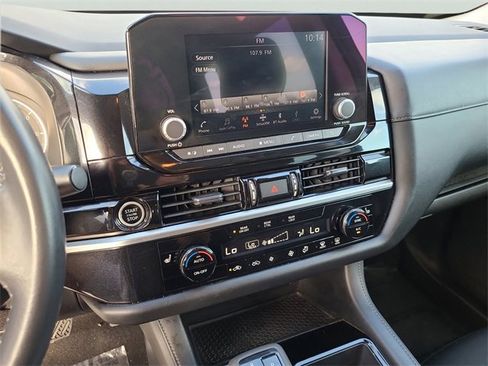 Used 2024 Nissan Pathfinder SV image 29