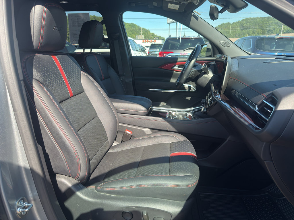 Used 2024 Chevrolet Traverse RS AWD/4WD image 13