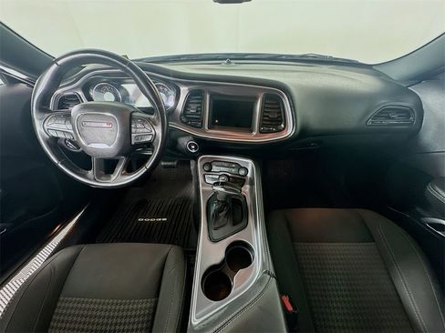 Used 2019 Dodge Challenger SXT image 10