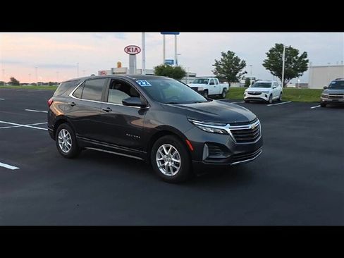 Used 2022 Chevrolet Equinox LT image 2
