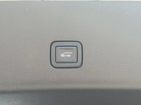Used 2022 Chevrolet Traverse LT AWD/4WD image 44