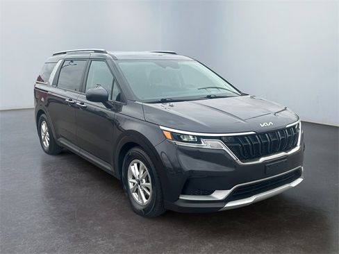 Used 2022 Kia Carnival LX image 7