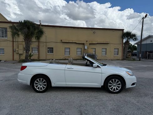 Used 2014 Chrysler 200 Touring FWD image 4