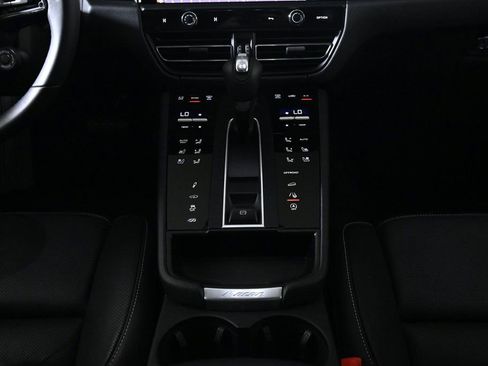 Certified 2026 Porsche Macan GTS image 16
