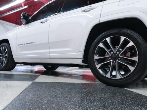 Used 2023 Jeep Grand Cherokee Overland w/ Luxury Tech Group IV AWD/4WD image 43