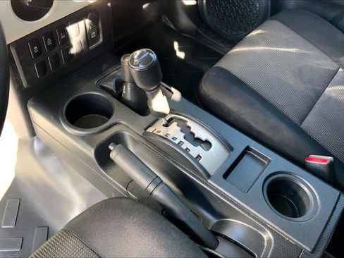 Used 2012 Toyota FJ Cruiser w/ Convenience Pkg image 15