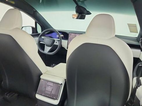 Used 2024 Tesla Model X Plaid image 27