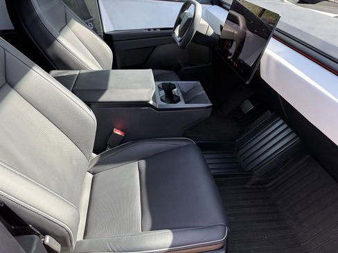 Used 2024 Tesla Cybertruck AWD Crew Cab image 8