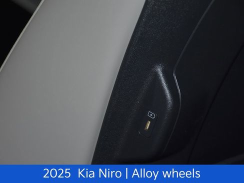 Certified 2025 Kia Niro EX FWD image 25